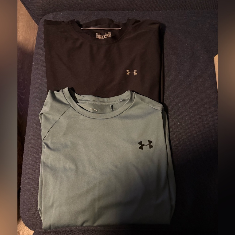 Under Armour Short Sleeve Shirts. Lot of 2. Size Large. One is Heatgear.